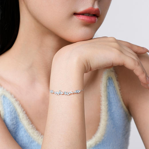 卡蒂罗KADER 星夜花园夜光手链  蝶恋花发光梦幻蝶光拼接链 新奇特灵蝶配饰好运 925银 手链 女款 银色蓝色 商品图4