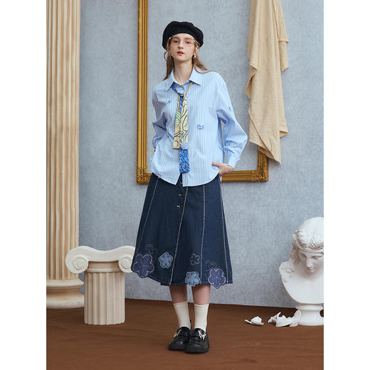 两三事 心情备忘录 2025秋季新款复古印花领带条纹长袖衬衫女 商品图1