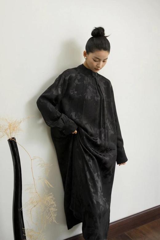 Le Malene 新中式黑色缎面提花连衣裙 18828 商品图4