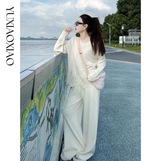 余潇潇【拾光花序】简约百搭山羊绒绵羊毛混纺拼蕾丝花纹圆领羊绒衫 商品图3