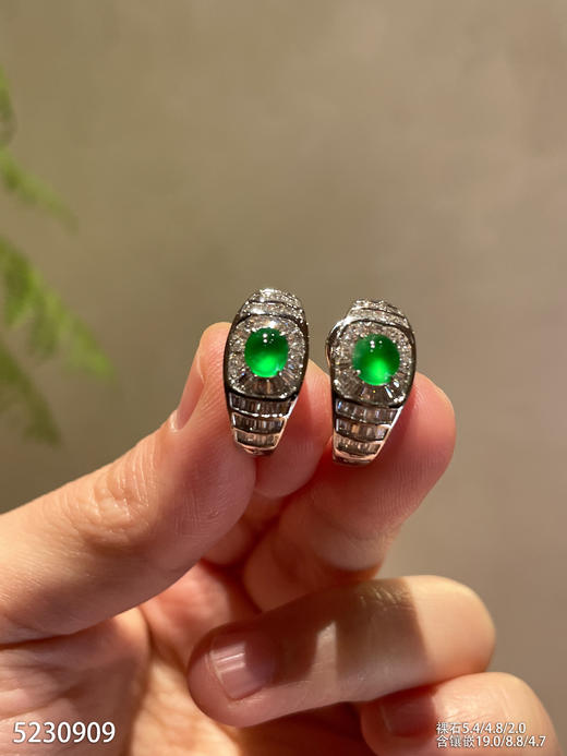 5230909，蛋面耳钉。具体价格微信咨询 商品图1