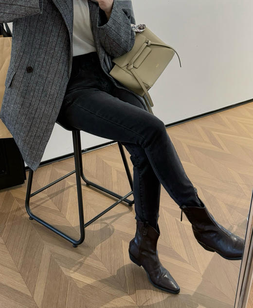 秋冬刚需‼️BBR高腰两粒扣小脚裤 商品图0