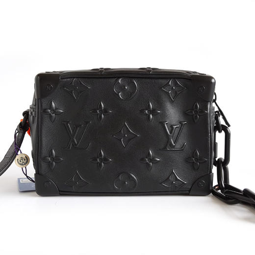 【95新】LV路易威登M58906黑色浮雕印花mini soft trunk软盒子包单肩斜挎包中性款180925AK17现售价：12500 商品图0