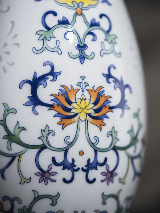 富玉 |  景德镇陶瓷花瓶中式玲珑客厅插花高档家居摆件锦蔓长春观音瓶 商品图3