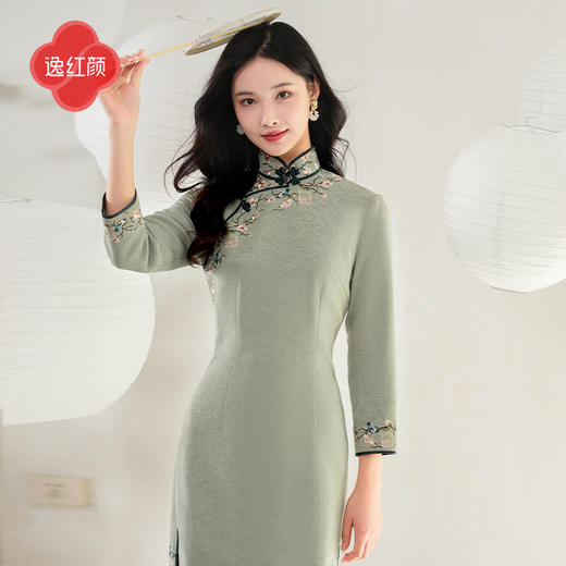 逸红颜 灵钰 2025秋冬新品影视剧同款满幅刺绣针织日常改良旗袍女 商品图3