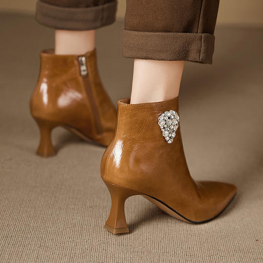 【预售5天】精致时尚秋冬软皮尖头瘦瘦靴新款细跟女靴子焦糖色高跟短靴女MBJR&5610 商品图3