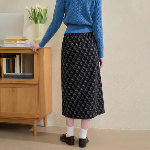 西遇复古棱格毛呢半身裙女秋季新款学院风高腰显瘦直筒中长裙V3355237/V3355195/V3355238 商品图4