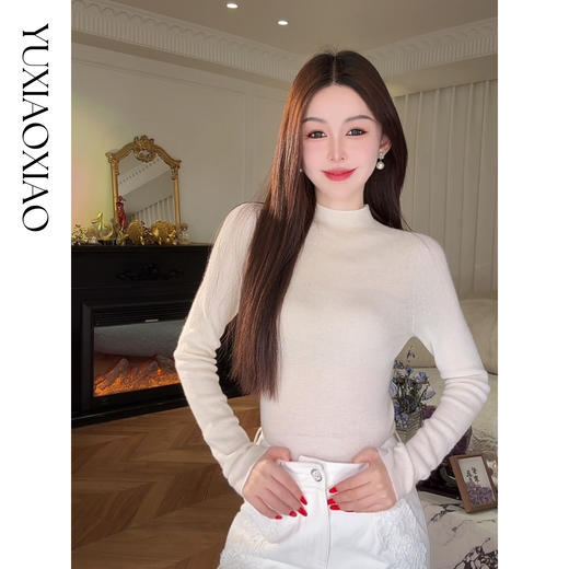 余潇潇【暖意冬日】山羊绒桑蚕丝混纺拼无缝一体工艺半高领羊绒衫 商品图2