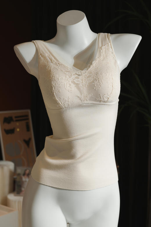 法式蕾丝羊毛保暖背心 V领蕾丝拼接 一体式罩杯 微压塑型 保暖锁温 商品图1