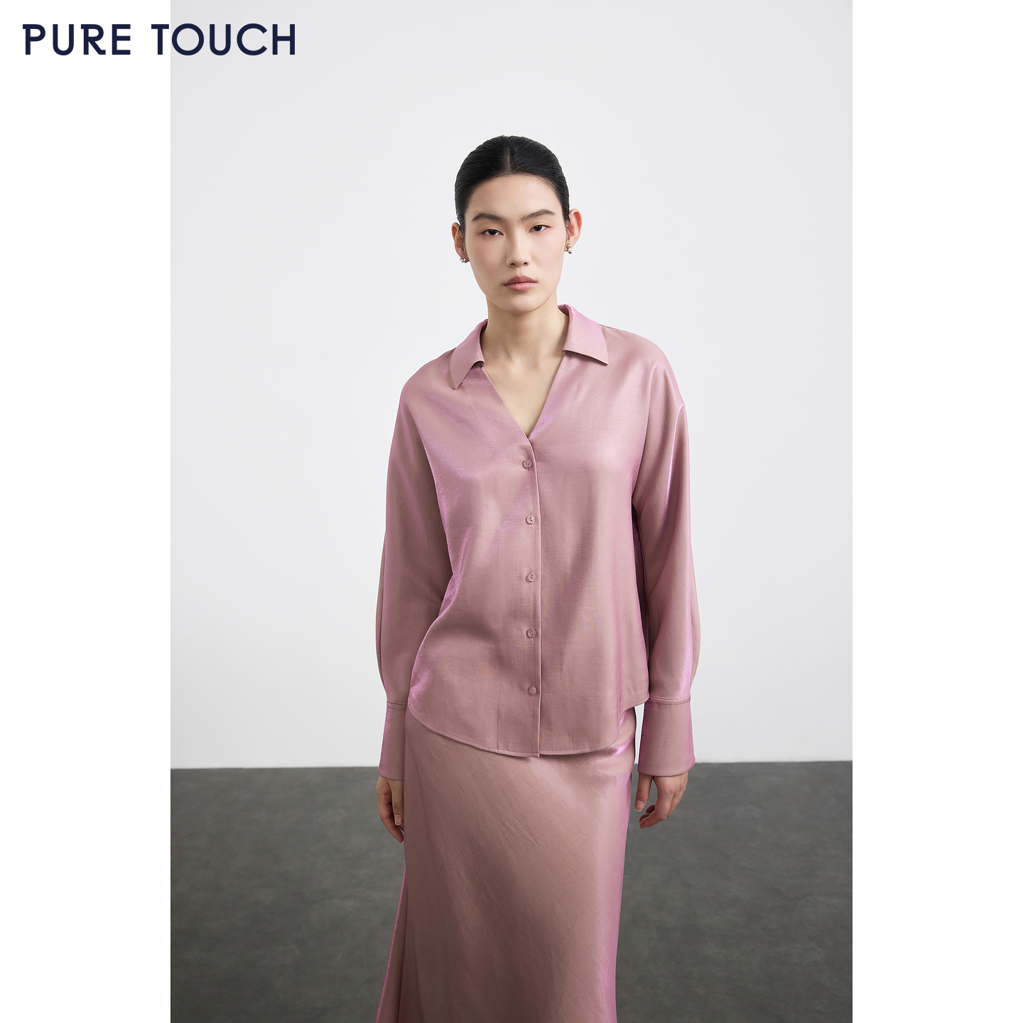PURE TOUCH女装 25秋冬新款v领缎面长袖衬衫极简直筒微收腰珠光感