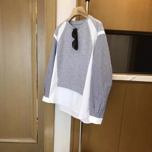 【断码清仓，无退换】日本客供料！设计师款~2025宽松显瘦条纹袖假两件时髦圆领卫衣女春 商品图1