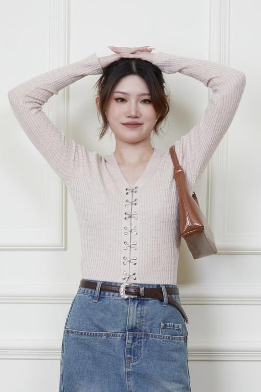 LNNNS 燕麦色勾扣针织修身上衣 18854 商品图0