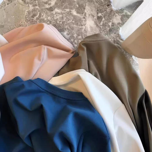 【断码清仓 无退换】原单货！极简风，2025时髦圆领宽松短袖显瘦T恤女夏显瘦设计！ 商品图0