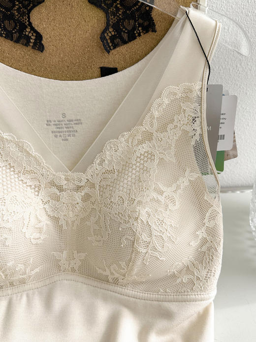 法式蕾丝羊毛保暖背心 V领蕾丝拼接 一体式罩杯 微压塑型 保暖锁温 商品图4