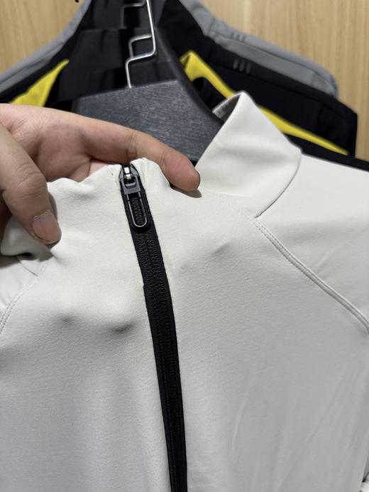 原单正品DESCENTE迪桑特运动外套，颜色：黑色 白色 黄色
尺码：M-2XL 商品图4