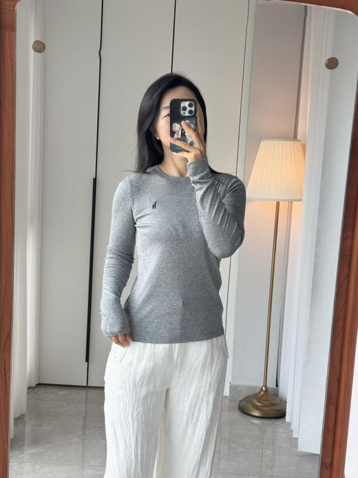 天丝羊毛圆领基础打底长袖上衣  精致小鹿刺绣 简单百搭  可以单穿可叠穿 商品图5