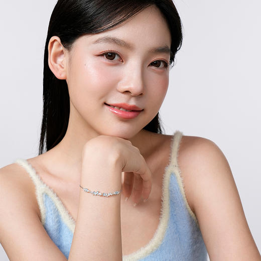 卡蒂罗KADER 星夜花园夜光手链  蝶恋花发光梦幻蝶光拼接链 新奇特灵蝶配饰好运 925银 手链 女款 银色蓝色 商品图6