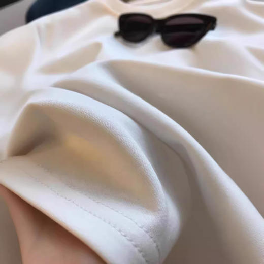 【断码清仓 无退换】原单货！极简风，2025时髦圆领宽松短袖显瘦T恤女夏显瘦设计！ 商品图2