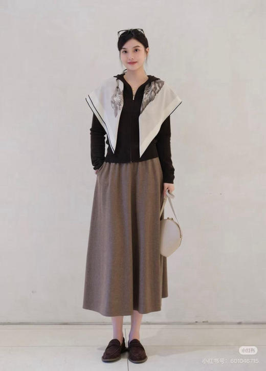 926-2 大爆款 小禾 羊毛牦牛绒混纺 针织布 大裙摆 氛围感半身裙 贼显瘦 商品图2