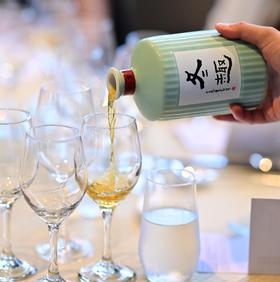冬趣手工黄酒 单一年份 每年全新挑坛开坛 短水工艺 风味浓郁精炼 尊享礼2005年份300ml2瓶+梅子青酒杯x2只 /经典2007年份700ml  （上海京东/顺丰发货）