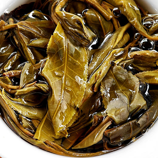 蕞鼎级产品【皇票】2018年龙盘箐茶王，勐海第一高杆古寨春蕞鼎级产品，线上开业留存至今回馈喜欢极致口感的茶友，357克/饼*5，锡罐包装 商品图6