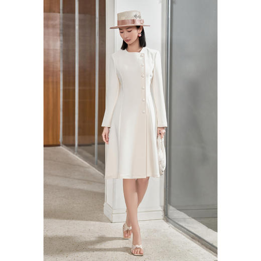 米思阳2026春季新款通勤优雅风收腰显瘦A字连衣裙圆领长袖不规则排扣裙子女4550 商品图3