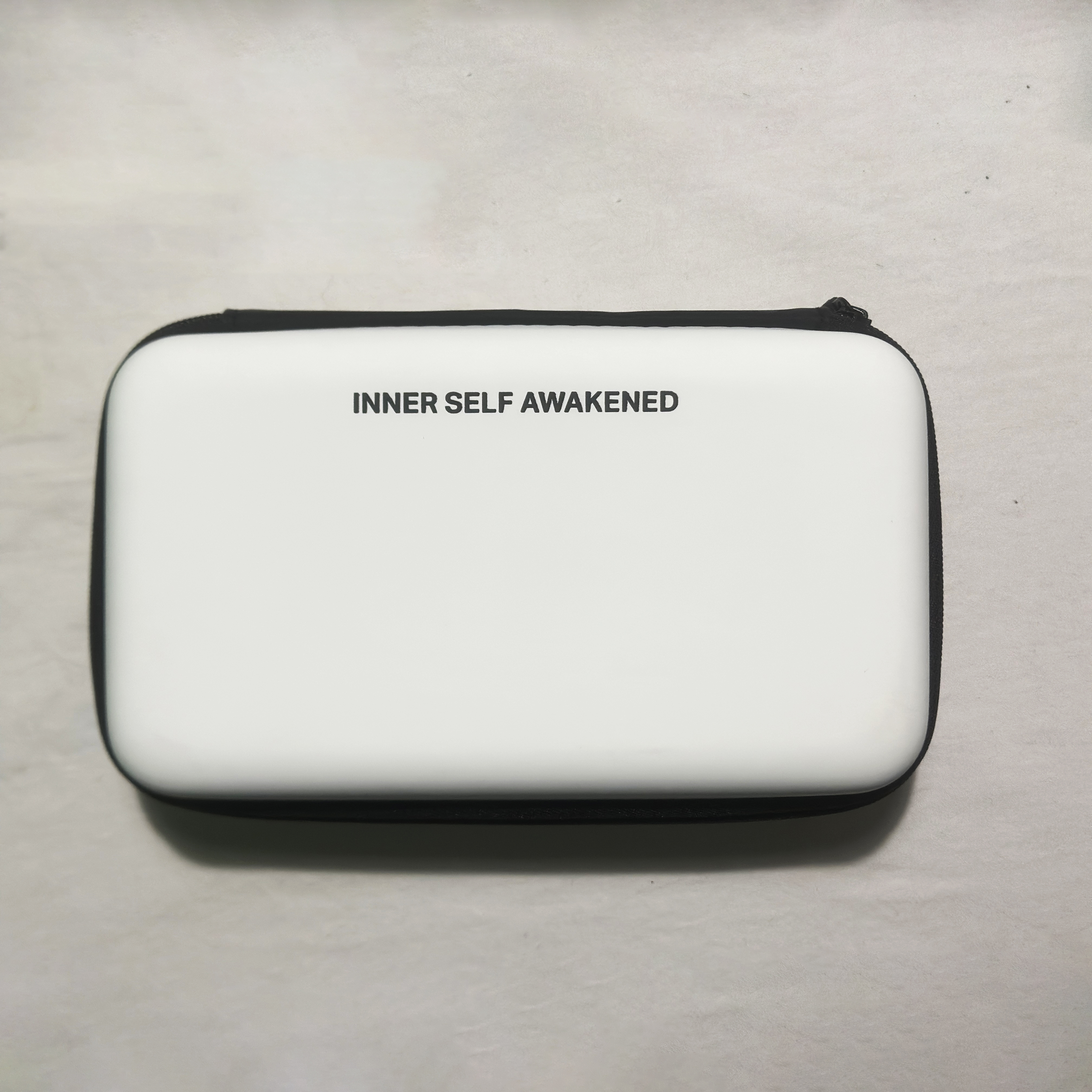 【积分商城】白色化妆盒 整理师推荐收纳包 拉链硬壳保护盒