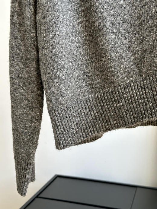 自留款力荐❗️敲减龄~~梅茵凯琳【撞色"小马驹 "针织毛衣开衫】柜上近3500+❗️❌ 工厂一手货源，低价开团   ⚠️客供羊毛混纺纱线，蓬松柔软，贴身不扎~ 商品图9