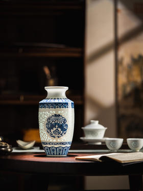 富玉 |  景德镇陶瓷花瓶中式手绘青花玲珑客厅插花高档家居摆件吉庆有余瓶