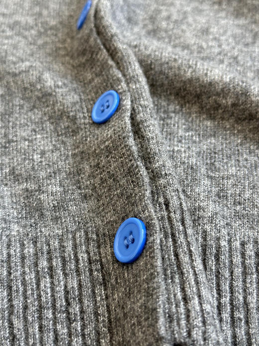 自留款力荐❗️敲减龄~~梅茵凯琳【撞色"小马驹 "针织毛衣开衫】柜上近3500+❗️❌ 工厂一手货源，低价开团   ⚠️客供羊毛混纺纱线，蓬松柔软，贴身不扎~ 商品图8