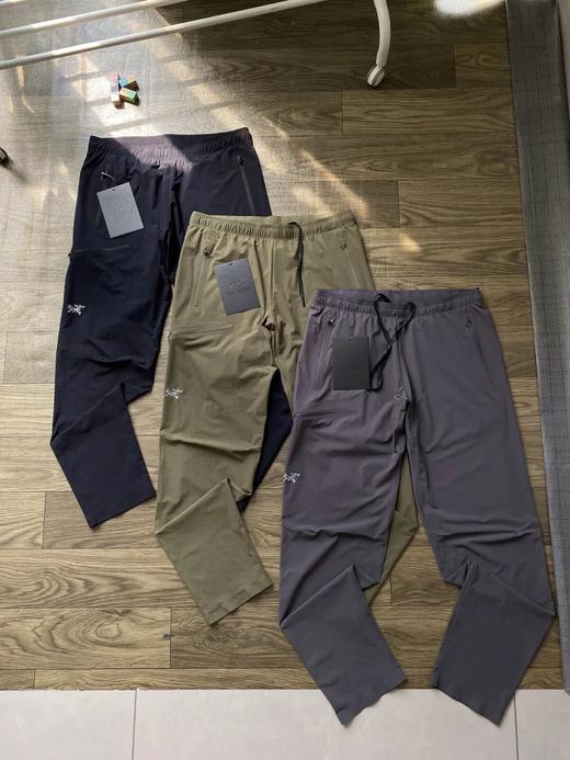 袅家刺绣软壳松紧腰束脚运动长裤 商品图0