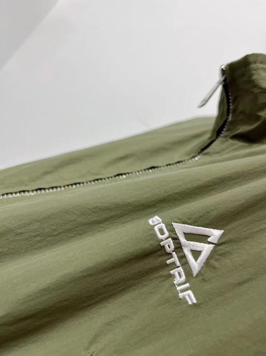 【秋新品】剪标-军绿刺绣短款宽松外套-喜出 商品图2