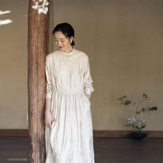 牧衣游原创 29姆米重磅丝麻提花连衣裙冬季新款宽松文艺长裙 衣然 商品图0
