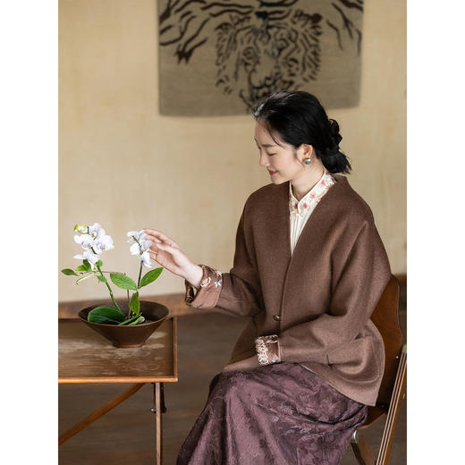 牧衣游原创 进口澳毛呢机绣双面穿短外套女软糯轻盈毛呢外套 百川 商品图3