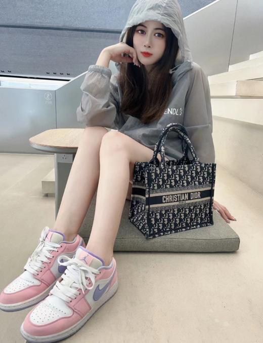 D家  BOOkTote老花满印   刺绣托特包购物袋  女款（CB） 商品图1