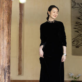 牧衣游原创 丝绒手工刺绣连衣裙黑色高级感宽松复古气质长裙 迎岚