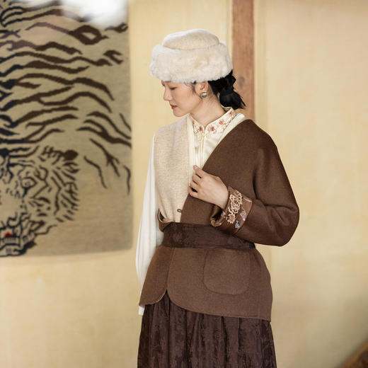 牧衣游原创 进口澳毛呢机绣双面穿短外套女软糯轻盈毛呢外套 百川 商品图0