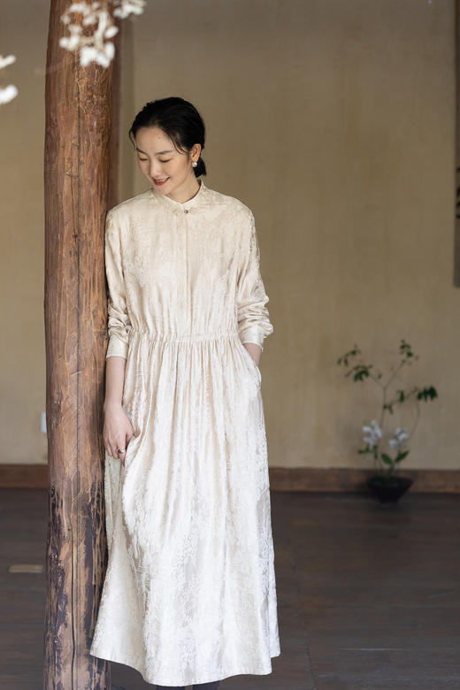 牧衣游原创 29姆米重磅丝麻提花连衣裙冬季新款宽松文艺长裙 衣然 商品图5