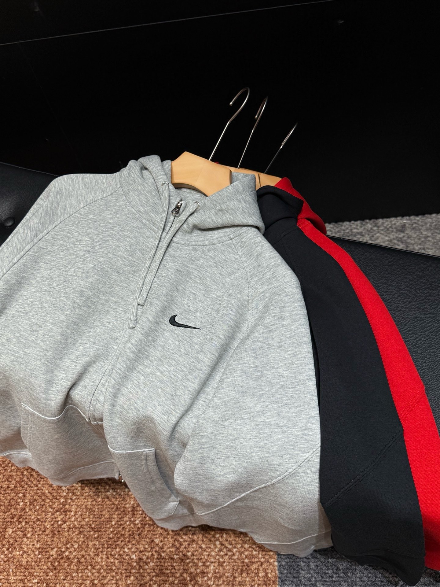 爆款𝐒𝐮𝐩𝐫𝐞𝐦𝐞x𝐍𝐤 联名开胸卫衣 男女款 大孩子们冲啦，预售！13天左右发货