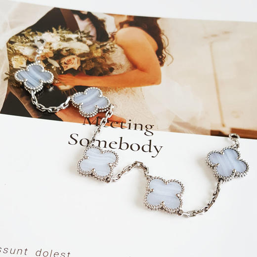 【95新】VCA梵克雅宝Vintage Alhambra系列18K白金镶紫玉髓四叶草五花手链220925NJT04 现售价：35000 商品图4