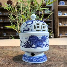 青花五狮香炉