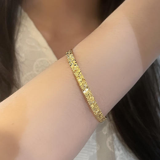 【限时克减150元】足金999.9 #超轻 #碎碎冰   【精品】空心镜面金CNC固口手镯三面碎碎冰满天星四方手镯(AISZ00669),(预售产品下单后不退款不退货不换货不补差价) 商品图2