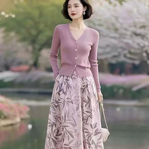 春季穿搭一整套中年妈妈时尚气质粉紫色针织开衫碎花时尚百搭上衣 商品图1