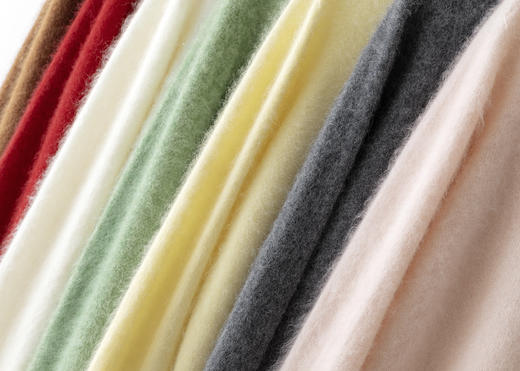 【高品质私服】【无缝羊绒羊毛混纺拉毛圆领开衫】无缝一体工艺，长长的绒，可与皮草相媲美，做工精致，纹路特别细腻，休闲又日常，上班上学穿都合适YS236-CC 商品图3