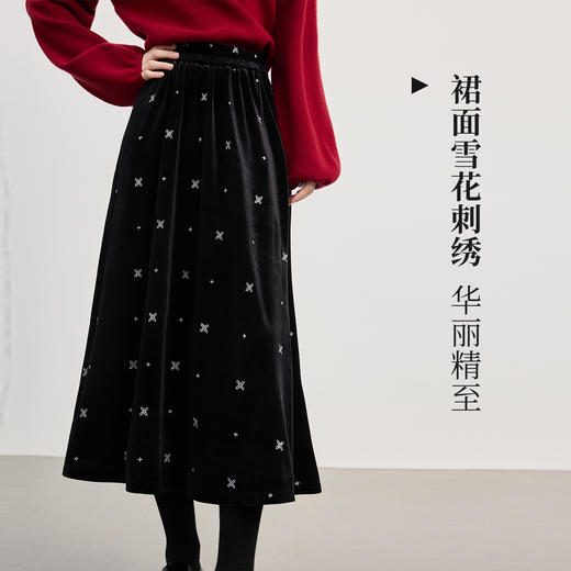 【10/1新品】熙世界赫本风黑金丝绒半身裙女秋冬新款雪花刺绣高腰显瘦a字半裙 商品图3