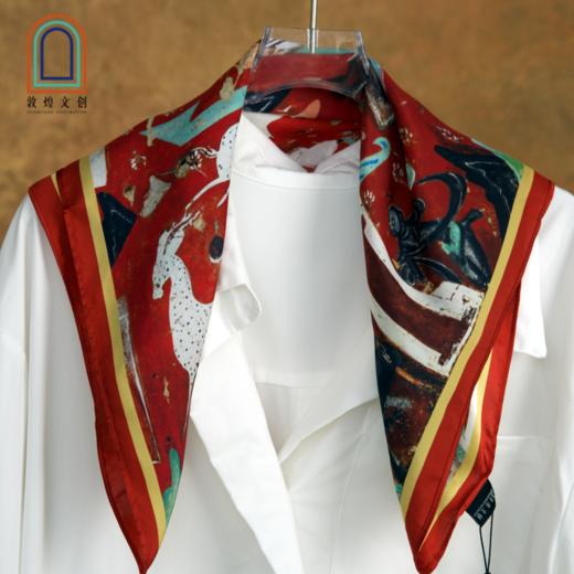 敦煌文创 繁花系列艺术丝巾（九色鹿） 商品图3