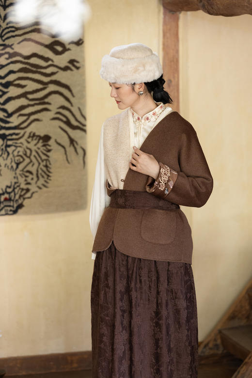 牧衣游原创 进口澳毛呢机绣双面穿短外套女软糯轻盈毛呢外套 百川 商品图5