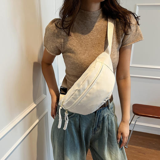 男女同款【JACOPONNUS 日系休闲小挎包】超轻尼龙材质 单包自重轻 久背不勒肩 夏季出行无负担 日系低饱和配色 极简线条设计 打造慵懒松弛感造型 商品图7