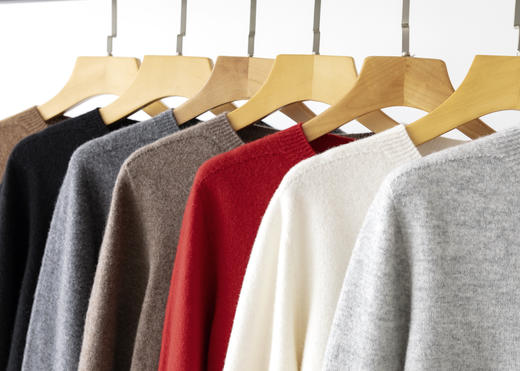 【高品质私服】【无缝羊绒混纺圆领光板长袖】精选了羊绒、羊毛和貂毛这三种顶级材质，做工精致，纹路特别细腻，休闲又日常，上班上学穿都合适YS5801-CC 商品图3