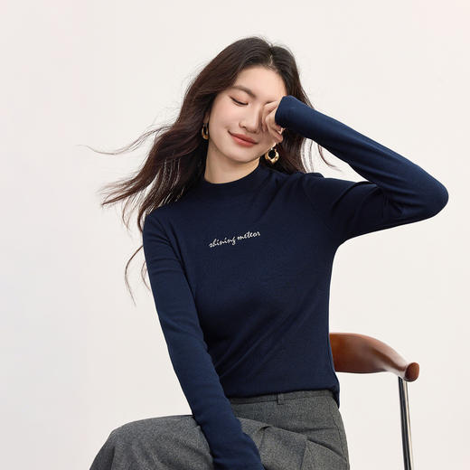 【10/1新品】熙世界轻暖磨毛针织T恤女长袖2025秋冬新款修身显瘦半高领打底衫 商品图4